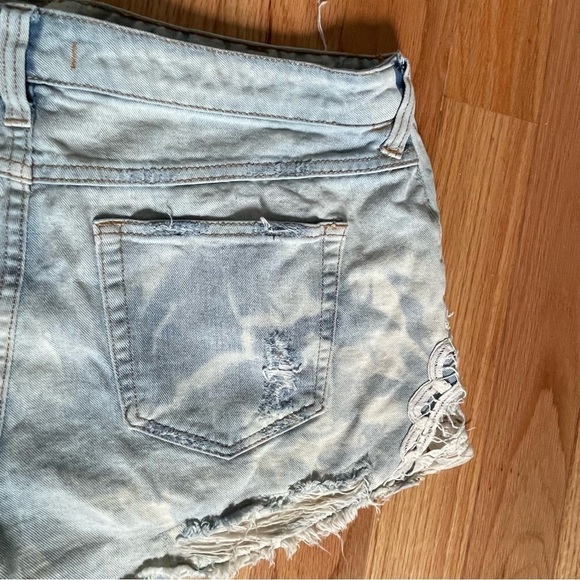 Free People Blue White Cloud Lace Accent Distressed Cut Off Denim Shorts EUC 29 - Picture 3 of 8